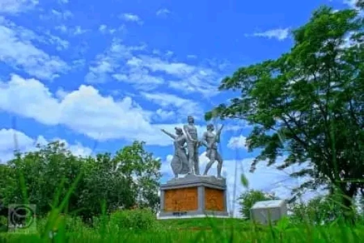 deshchitro-6491ac79306fd-200623074113.webp