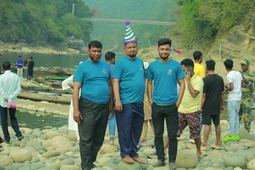 deshchitro-64d4549ab5fac-100823090810.webp